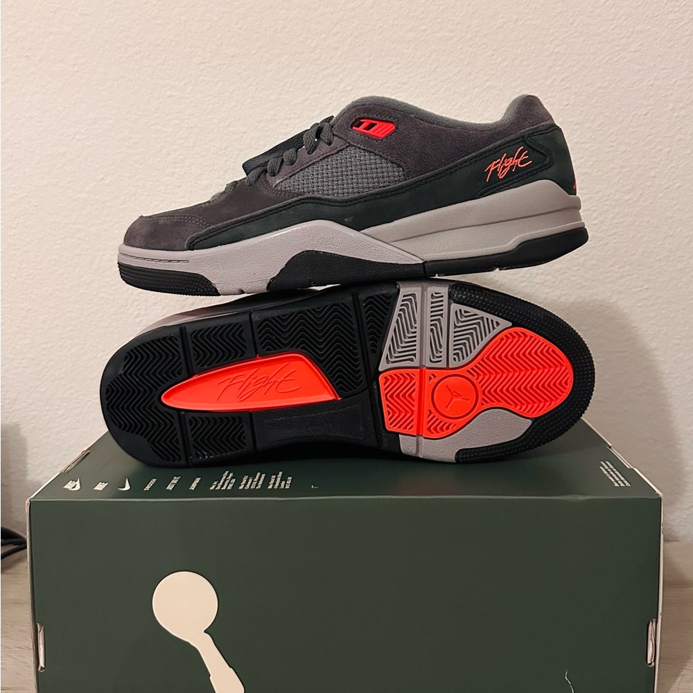 DROP YOUR OFFER!!!
BRAND NEW!!!
JORDAN FLIGHT COURT
10M US